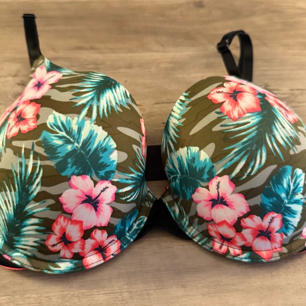 PINK Victoria's Secret Bra 32DDD